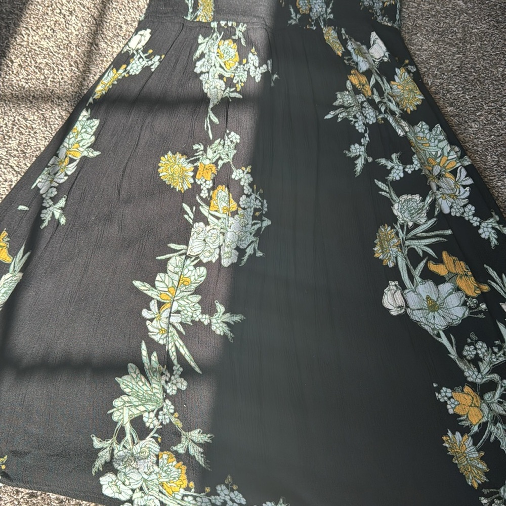 5/$25 Floral Black Dress sz Medium - Picture 2 of 6
